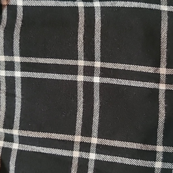 Jachs Girlfriend New York Women's' Flannel Shirt. Medium, Black, Side Pockets - Picture 10 of 11